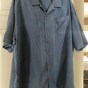 Tommy Bahama 100% silk men’s dress shirt. Short sleeve, extra buttons EUC